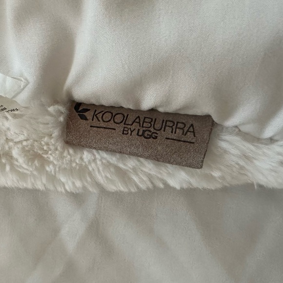 Koolaburra by UGG Cream Plush comforter (Queen) - Picture 4 of 11